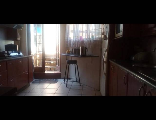 3 BEDROOM HOUSE FOR SALE IN KENSINGTON